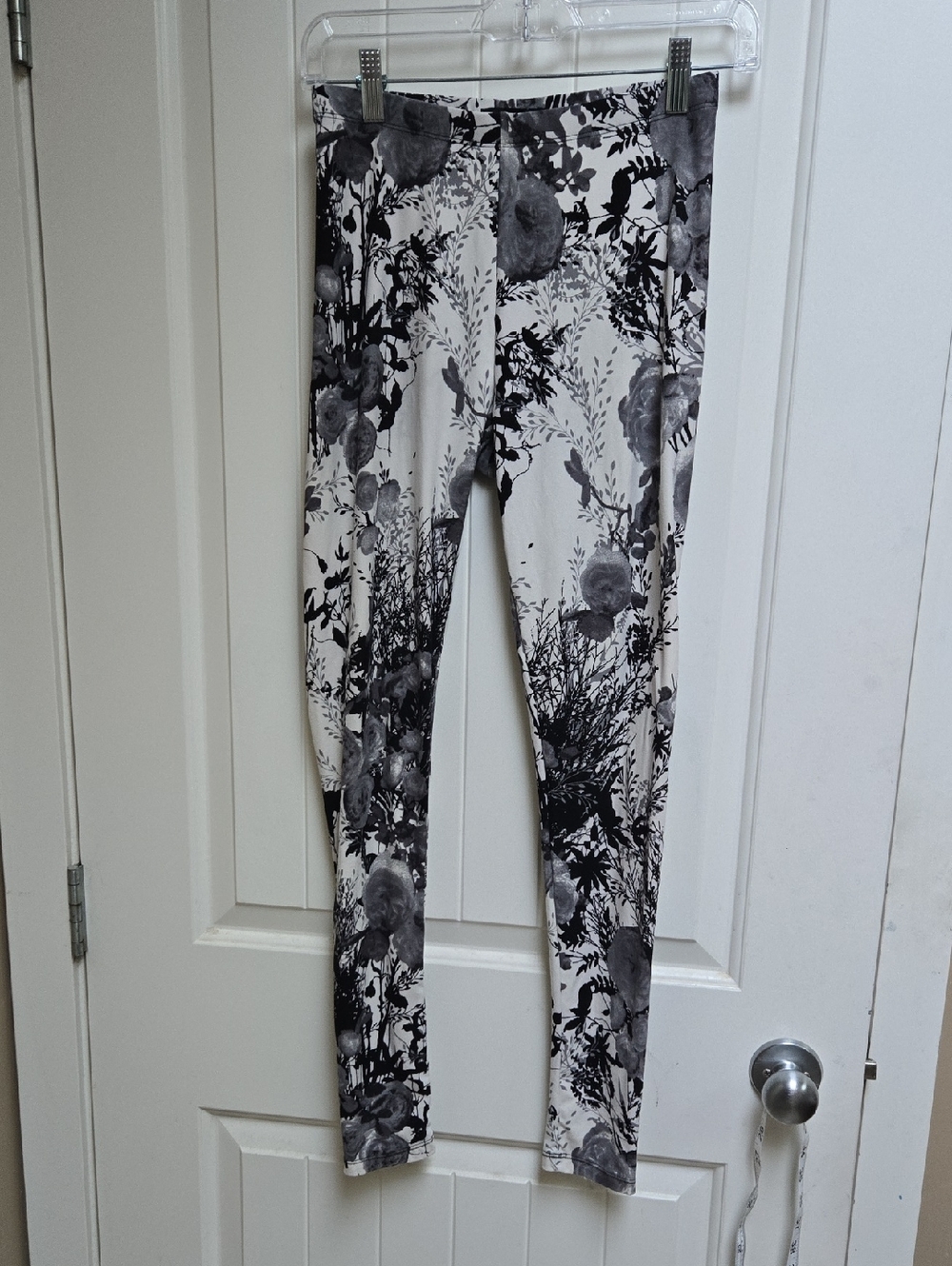 SWS Streetwear Society Women's Floral Print Stretch Jeggings in Black & White M